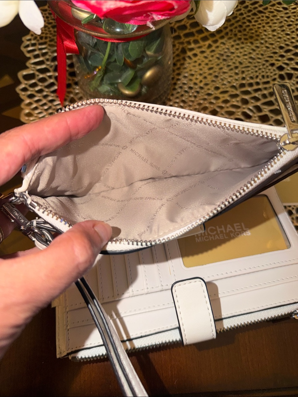 NWOT Michael Kors White Quilted Leather Zip Wristlet Wallet - Picture 5 of 9